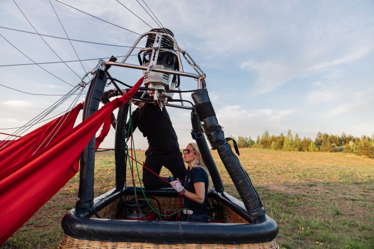 Starp debesīm un zemi – neredzamā pilotu dzīves puse
