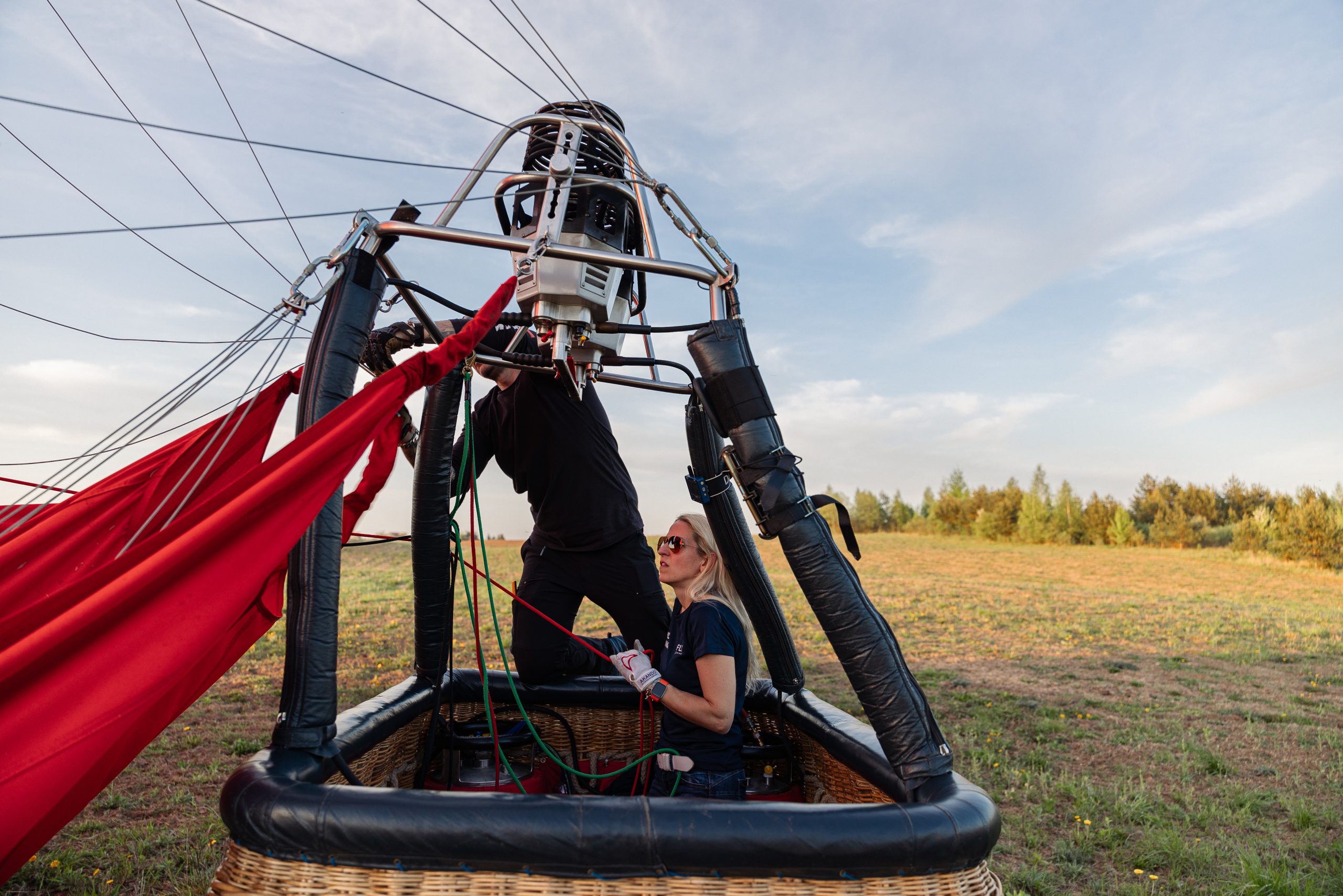 Starp debesīm un zemi – neredzamā pilotu dzīves puse