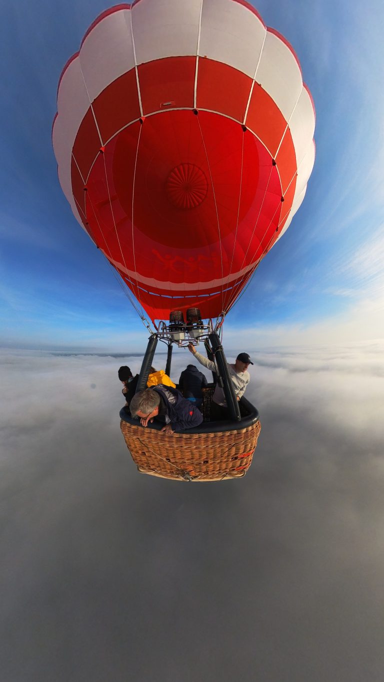 Pirmais lidojums ar gaisa balonu – kas patiesībā notiek debesīs