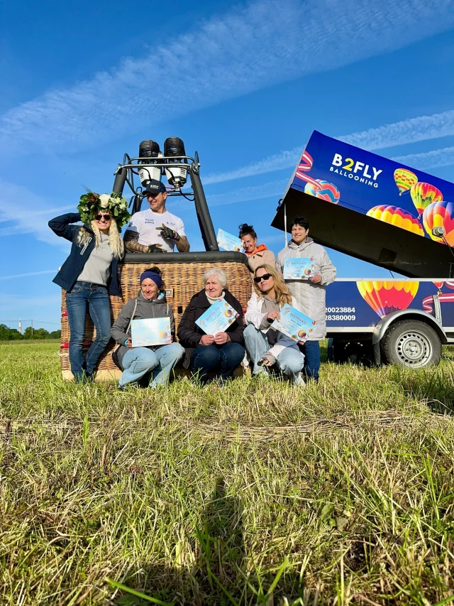 🌾 Mamma Daba un Vēja māte pameta burkānu pašā Saulgriežu rītā un mēs lecām tam pakaļ! Vainagi pīti, jāņu zāles Gaujā mestas, mēs noteikti piebūrām ko maģisku. 
☀️ Un viens varen laimîgs Jāņa tēvs ar piecām līgotājām grozā!
🍻 Lai lustīga līgošana un Toma Briča prognozes beidzot nepiepildās! 

#LustīguLīgošanu | #FlyWithB2Fly | #Saulgrieži